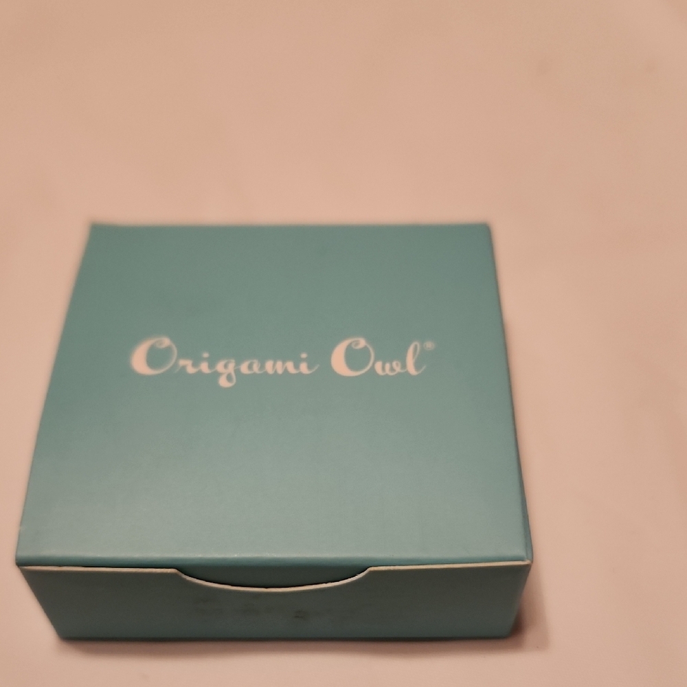 Origami Owl Silver 'Loved' Script Bracelet - Picture 2 of 4